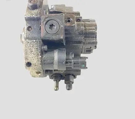 Volvo XC90 Fuel injection high pressure pump 8689590 0445010043