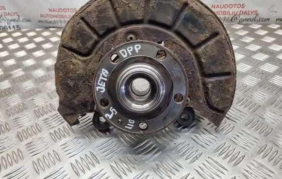 Volkswagen Jetta V Front wheel hub spindle knuckle