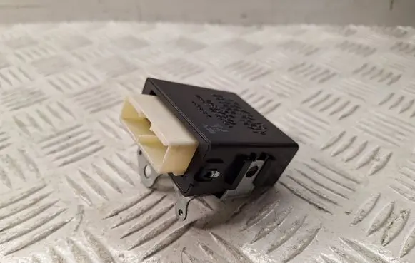 Toyota Auris 150 Window wiper relay 8594002040 4230001071