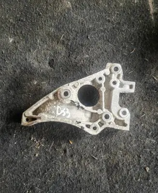 Citroen DS3 A/C compressor mount bracket 9672950980