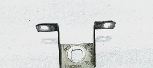 Porsche Cayenne (9PA) Fender mounting bracket 7L5821161A