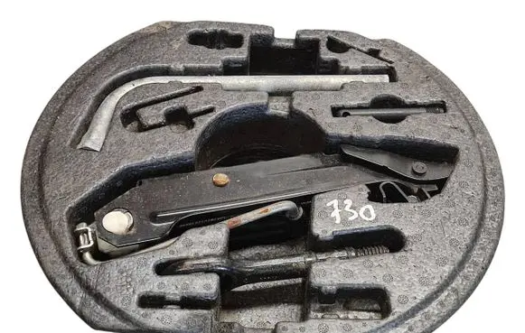 Audi A3 S3 A3 Sportback 8P Tool set 8N0012219 1T0805615A 1K0011031J