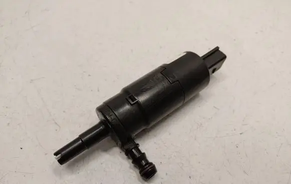 BMW 3 E92 E93 Headlight washer pump 8377430 67128377430 67120154875