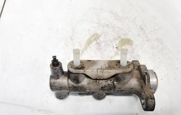 Master brake cylinder