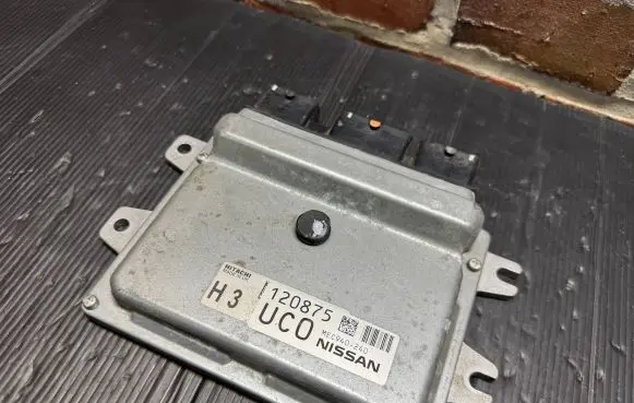 Nissan Qashqai Engine control unit/module MEC940240 120875