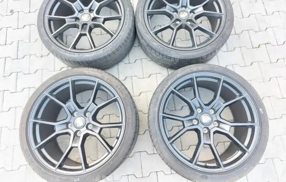 Porsche Taycan 9J1 R18 alloy rim 9J1601025BJLK0121