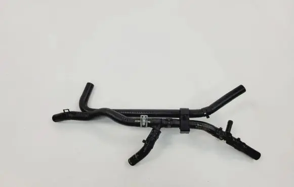 Volkswagen Golf V Engine coolant pipe/hose 04E122447F