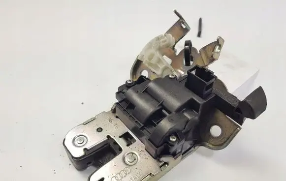 Skoda Octavia Mk3 (5E) Tailgate/trunk/boot lock/catch/latch 5E0827505A