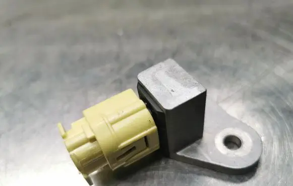 Nissan X-Trail T31 Airbag deployment crash/impact sensor