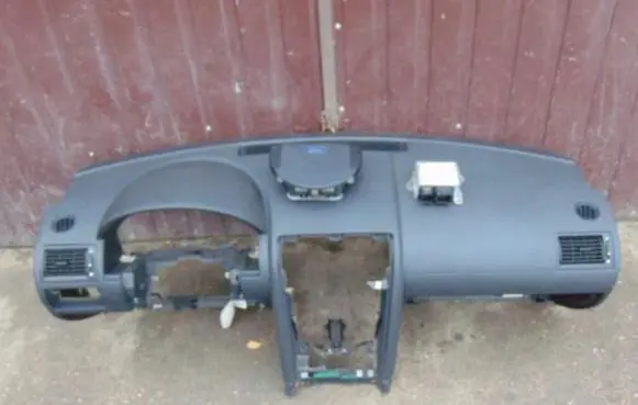 Ford Mondeo Mk III Dashboard