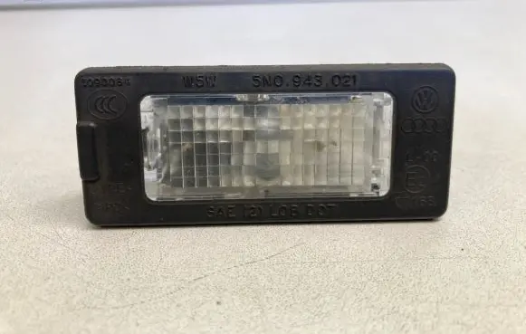Volkswagen PASSAT B7 Number plate light 5N0943021
