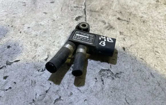 Mercedes-Benz B W245 Exhaust gas pressure sensor 0281002823 A0061534928 0610182EG4