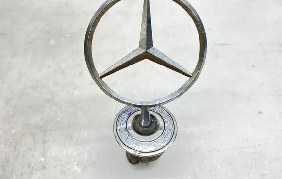 Mercedes-Benz E W211 Manufacturer badge logo/emblem 