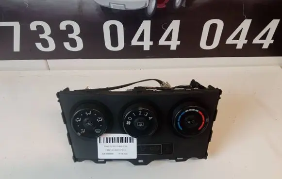 Toyota Auris 150 Air conditioner control unit module 55406-02160