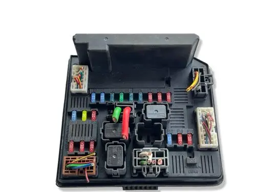 Nissan Qashqai Fuse module 519228035 284B7JD000