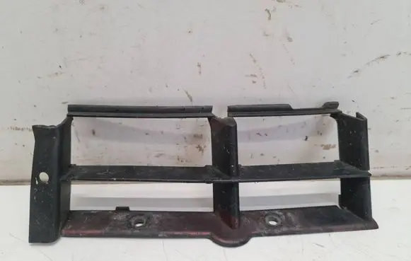 BMW 5 E39 Front bumper lower grill 82356739