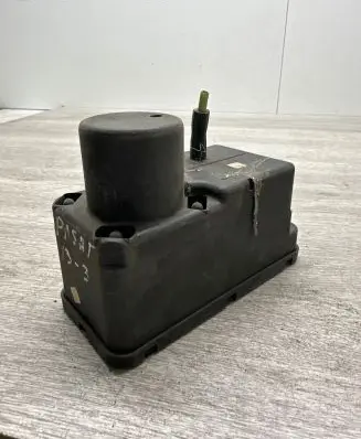 Volkswagen PASSAT B3 Central locking vacuum pump 357962257