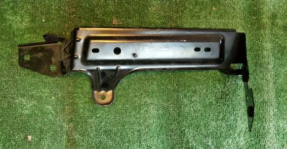Alfa Romeo Stelvio Fender mounting bracket 68356974AA