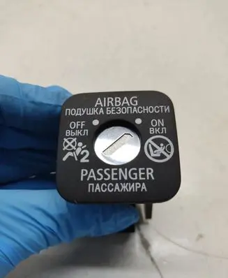 Mitsubishi Outlander Passenger airbag on/off switch 2020U30