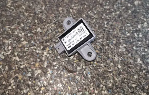 Mercedes-Benz C W204 Airbag deployment crash/impact sensor A2048210651
