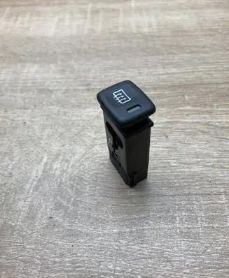 Suzuki XL7 III Windscreen/window heater switch POM2