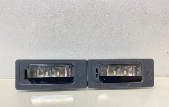 Volkswagen PASSAT B8 Number plate light