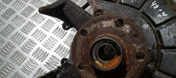Skoda Octavia Mk2 (1Z) Front wheel hub