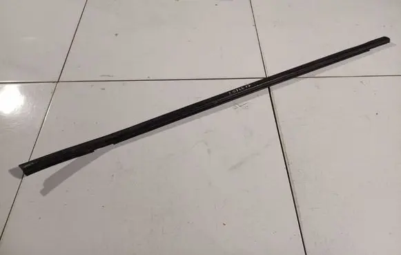 Honda FR-V Front door glass trim molding 