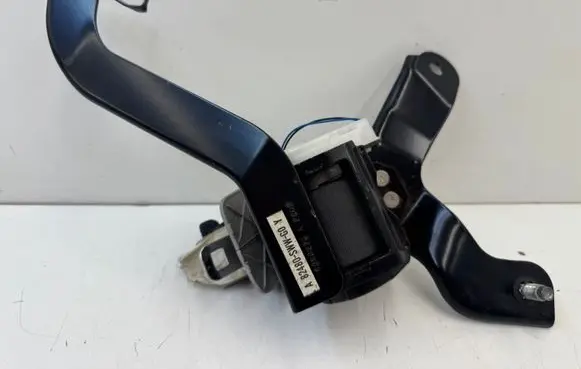 Honda CR-V Middle seatbelt (rear) A82480SWWG0Y