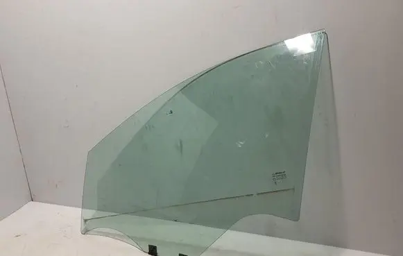 Renault Captur II Front door window glass four-door 803018224R