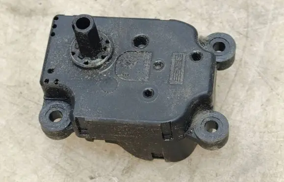 Ford Mondeo Mk III Air flap motor/actuator 1S7H19E616AA EAD551