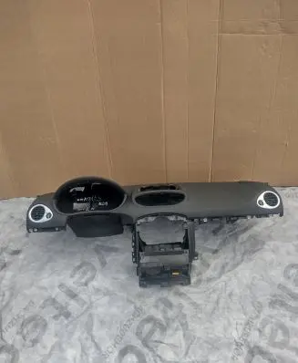 Renault Clio III Dashboard 8200407587 ORYGINAASO