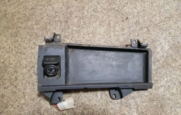 BMW 5 E39 Cigarette lighter front 51168159694