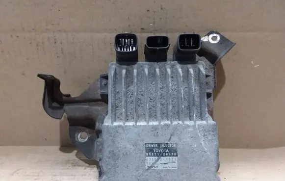 Toyota Avensis T250 Injection control unit/module 8987120070
