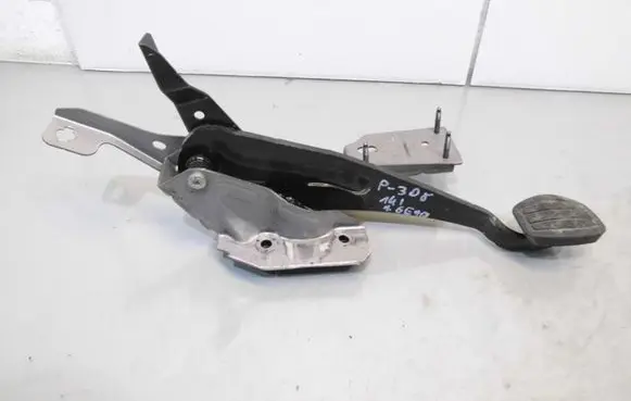 Peugeot 308 Brake pedal