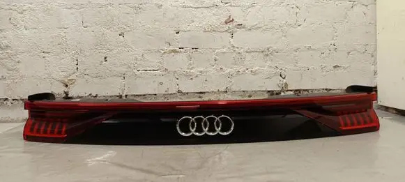 Audi Q8 Tailgate rear/tail lights 4m8945095p