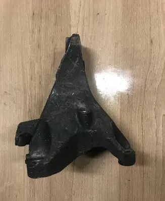 BMW 5 E60 E61 Engine mounting bracket 6781916 13307410 69074