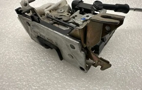 Audi A8 S8 D2 4D Front door lock 4D2837015D