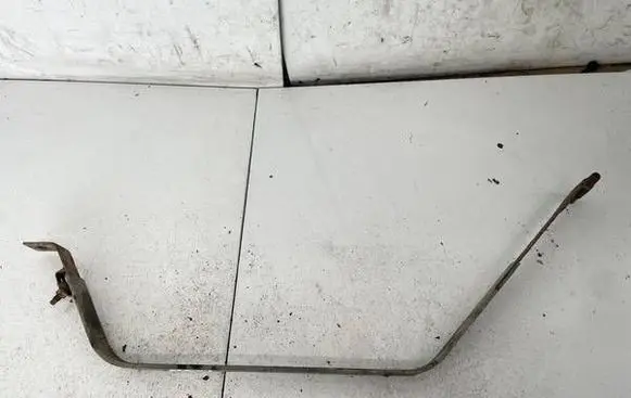Peugeot 4007 Fuel tank mounting bracket 