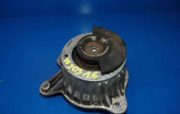Mercedes-Benz C W205 Engine mount bracket A2052406417