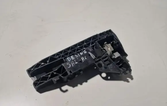 Rear door exterior handle/bracket