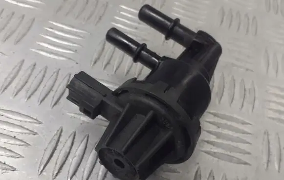 Ford Focus Electromagnetic valve 7U5A9G641