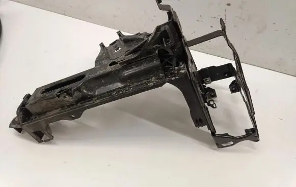BMW 6 F06 Gran coupe Headlight/headlamp mounting bracket 7211520