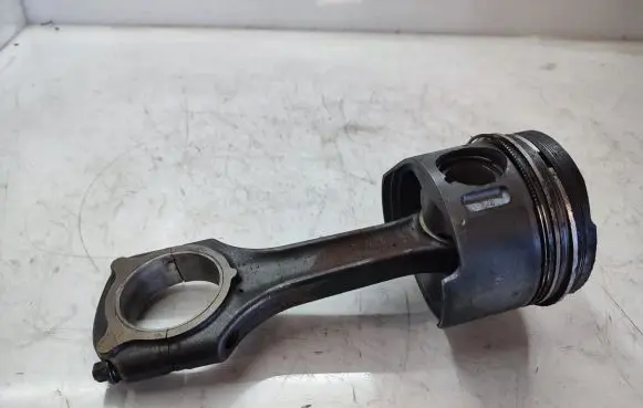 Mercedes-Benz ML W163 Piston with connecting rod