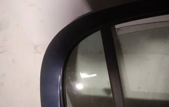 Rear vent window glass