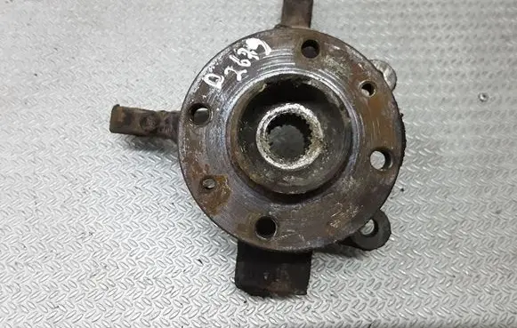 Nissan Note (E11) Front wheel hub spindle knuckle