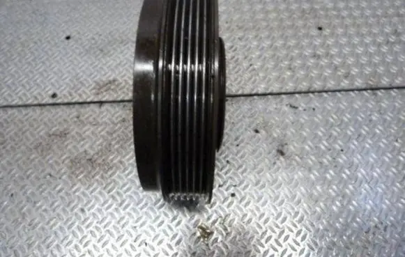 Volkswagen Golf IV Crankshaft pulley