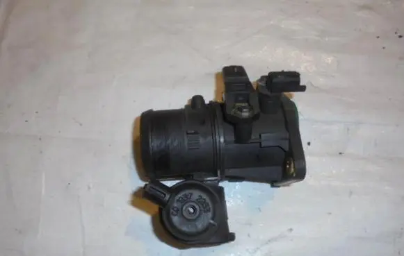 Peugeot 308 Throttle valve 9660110780