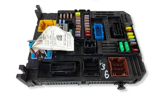 Peugeot 2008 II Fuse module 9855665080 985566508002
