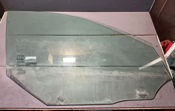 Mercedes-Benz E W212 Front door window glass four-door 43R000677